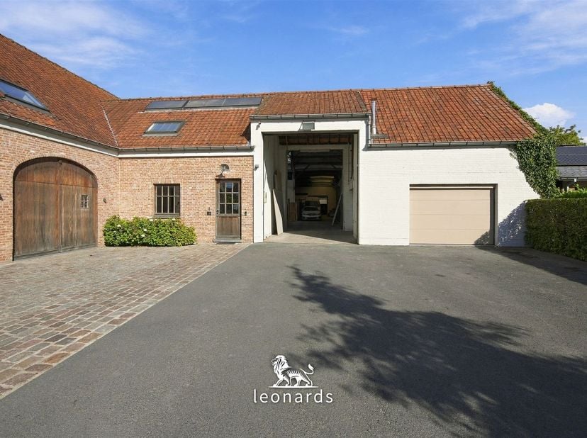 Bien professionnel à louer à Vichtestraat 147A,
                    8540 Deerlijk