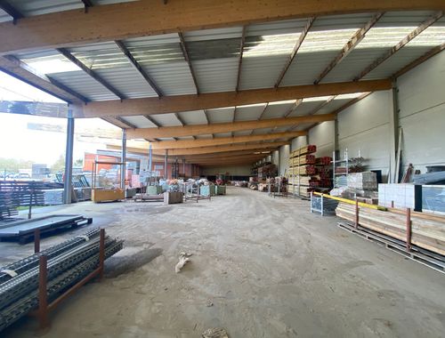                                         Bedrijfsgebouw te huur in Staden, € 4.950
