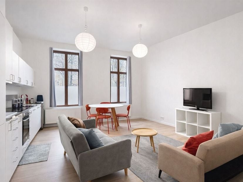 In het hart van het Sint-Katelijneplein, dicht bij alle voorzieningen - Prachtig gemeubileerd appartement met 2 slaapkamers en binnenplaats van +/- 67