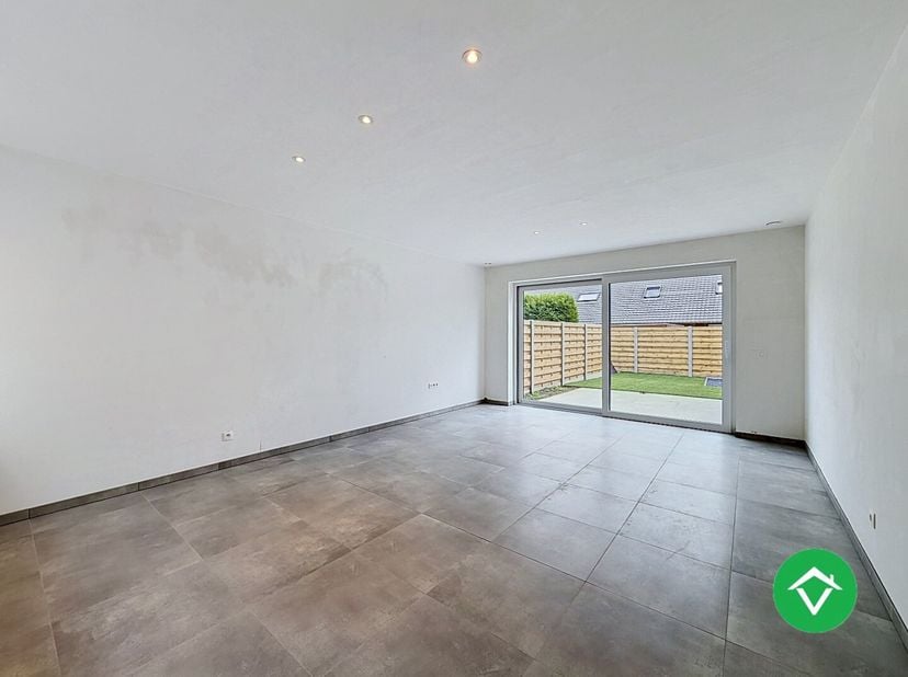 Deze woning is gelegen op een uiterst centrale ligging in het centrum van Roeselare, kortbij de Spil, de winkelstraat, de ring en nog veel meer!<br />