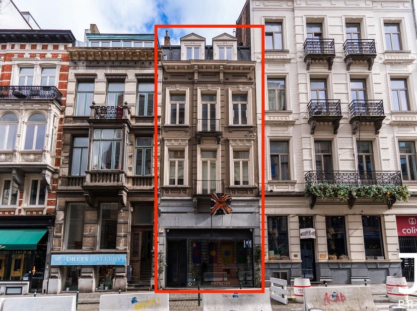 SABLON - idéalement située dans le quartier animé du Sablon, à proximité immédiate de nombreux commerces et transports, J&amp;amp;J Properties vous propos