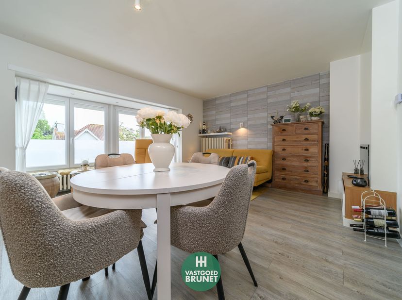 Algemene kenmerken<br />
Warm en instapklaar appartement<br />
Gelegen in een kleinschalige en uitstekend onderhouden residentie<br />
Dak volledig ve