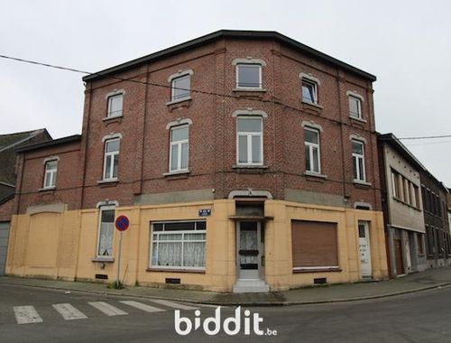                                         Appartementsgebouw te koop in Jumet, € 330.000
