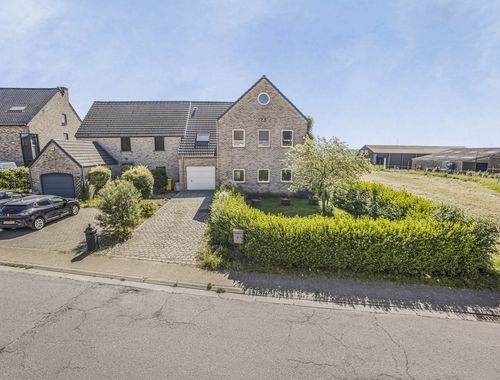                                         Maison unifamiliale à vendre à Saintes, € 479.000
