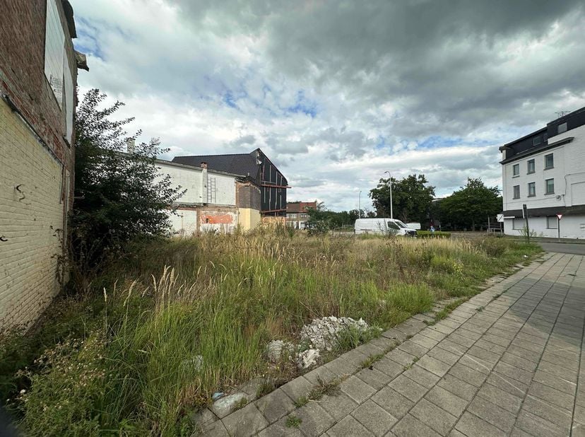 Terrain à vendre
                    à 3600 Genk