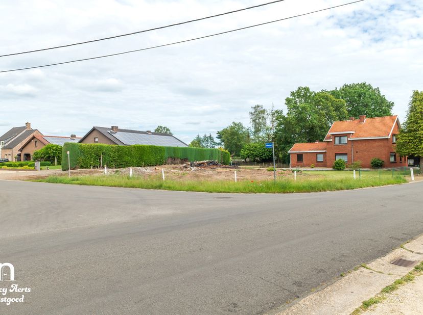 Terrain à vendre
                    à 3581 Beverlo