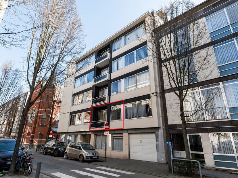 Deze aangename en lichtrijke studio biedt een ideale woonoplossing voor starters, alleenstaanden of investeerders die op zoek zijn naar een praktische