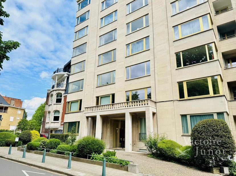 Voorgesteld door Zinchenko Maia : zinchenko.maia@victoire.be 0495 79 78 58<br />
Victoire Junot biedt aan : SQUARE VERGOTE - Prachtig appartement van