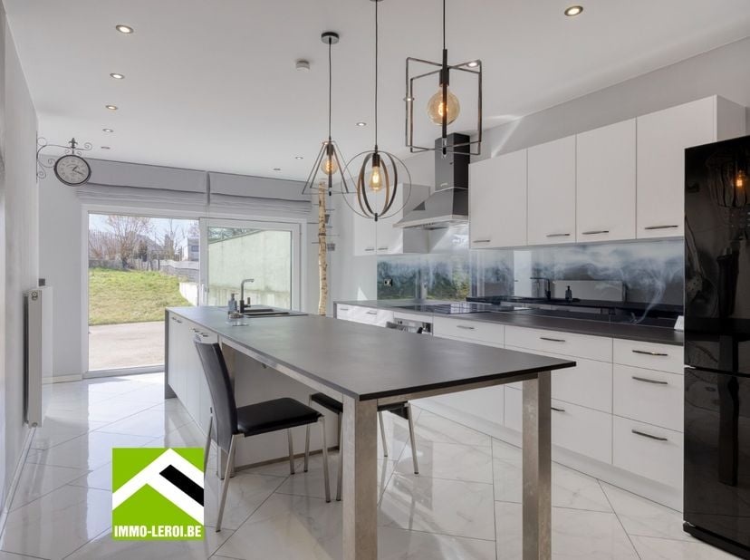 Bekijk deze woning rechtstreeks op de site van Immo Leroi: https://www.immo-leroi.be/pand/kopen-woning-tongeren-borgloon/7591047<br />
<br />
Deze won