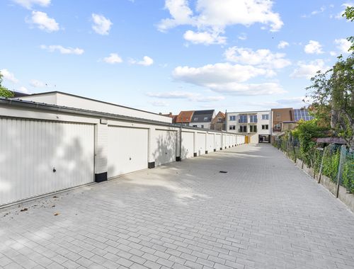                                         Box à vendre à Sint-Andries, € 42.500
