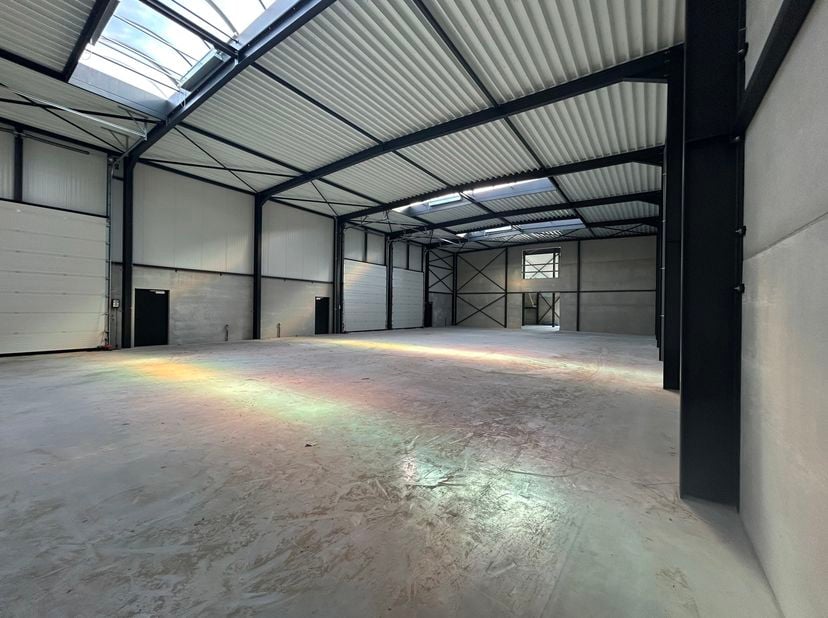 Ben jij op zoek naar een KMO-unit op een goede locatie? Dan hebben wij gevonden wat jij zoekt!<br />
Deze KMO-unit is gelegen in Achel en biedt een fu