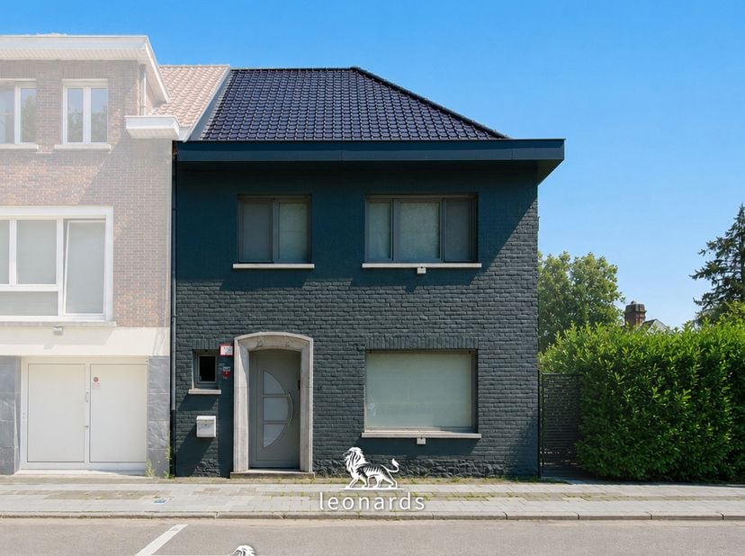Êtes-vous à la recherche de la synergie parfaite entre un logement confortable, une excellente accessibilité et un espace généreux pour votre activité