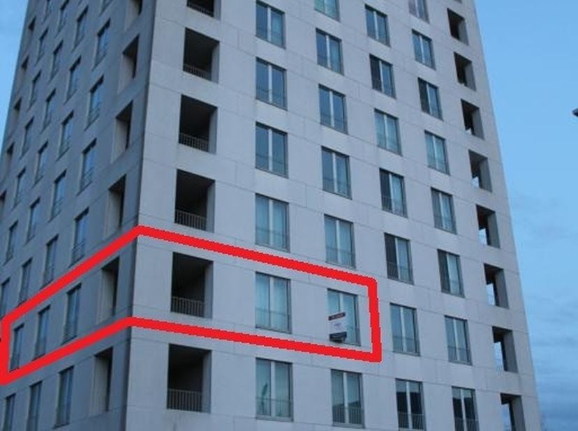 Dit schitterend gelegen appartement met zicht op het Eilandje en het Havenhuis bevindt zich op de 2de verdieping, heeft een oppervlakte van ongeveer 1