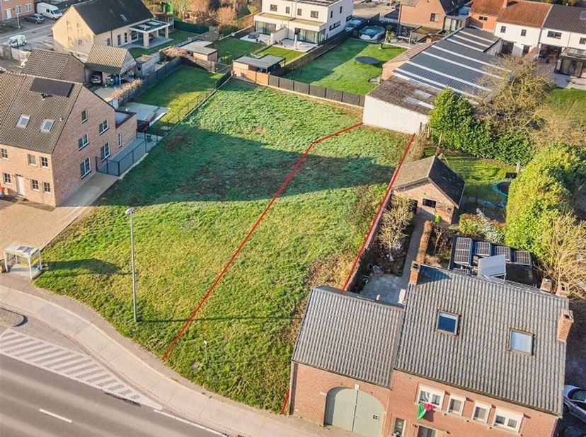 Bouwgrond voor een half open woning op een centrale ligging te Bilzen<br />
Deze bouwgrond voor halfopen bebouwing ligt in de deelgemeente van Martens