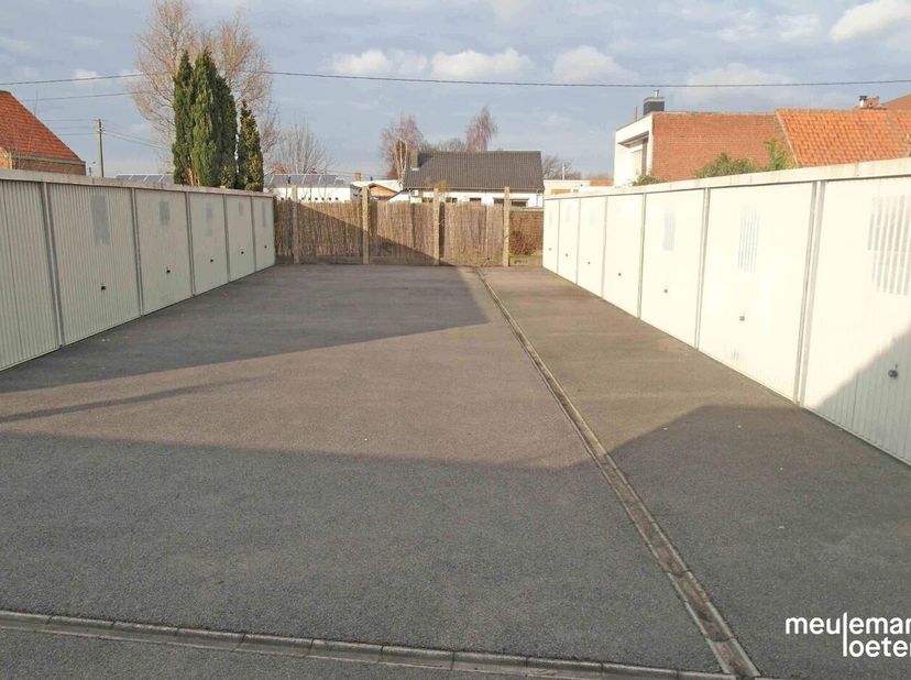 Garage te huur in Kortrijksestraat 144,
                    8020 Oostkamp