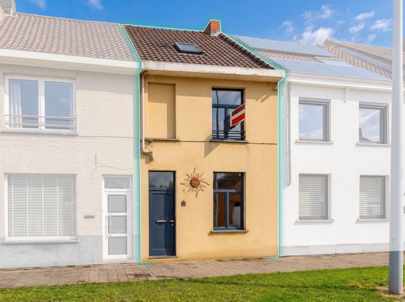 Mobiscore: 9,3! Een super gezellige woning met drie slaapkamers en zonneterras op enkele stappen van de Smedenpoort, station, 't Zand, scholen, speelt