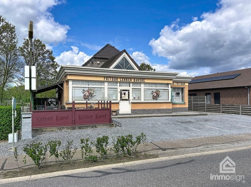 PLUSPUNTEN:<br />
+ perceeloppervlakte: 828 m²<br />
+ bewoonbare oppervlakte: 359 m²<br />
+ 3 slaapkamers<br />
+ combinatie wonen en werken<br />
+