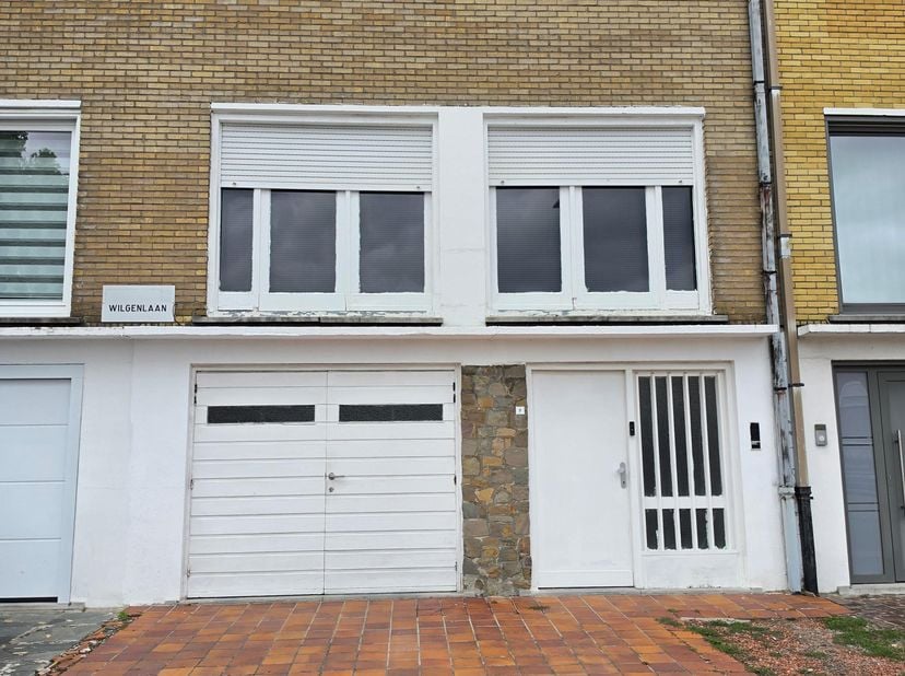Gezinswoning met veel ruimte en potentieel in Kortrijk<br />
<br />
Welkom in deze ruime woning met tal van mogelijkheden, gelegen in de rustige Wilge