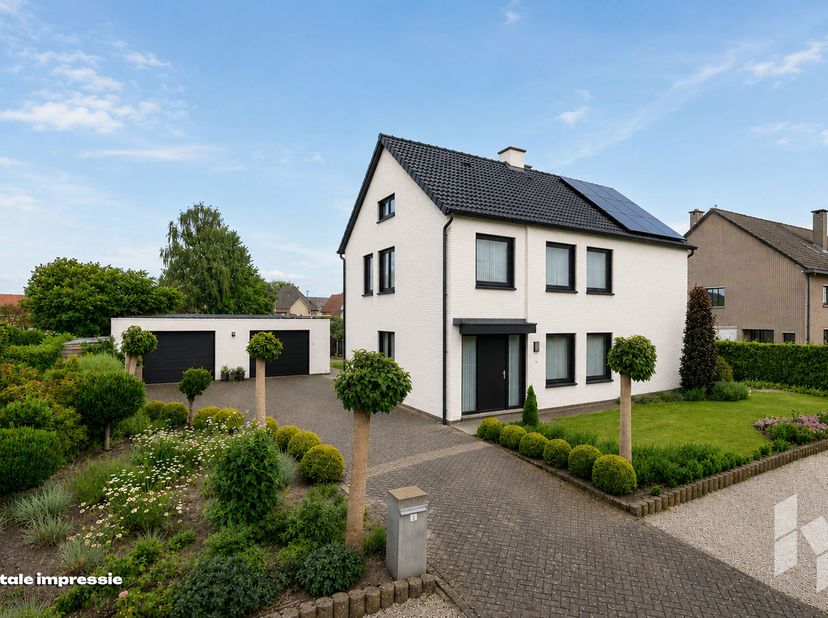 In de geliefde woonwijk Boseind in een zeer rustige straat ligt deze ruime zeer goed onderhouden gezinswoning met dubbele garage en prachtig aangelegd