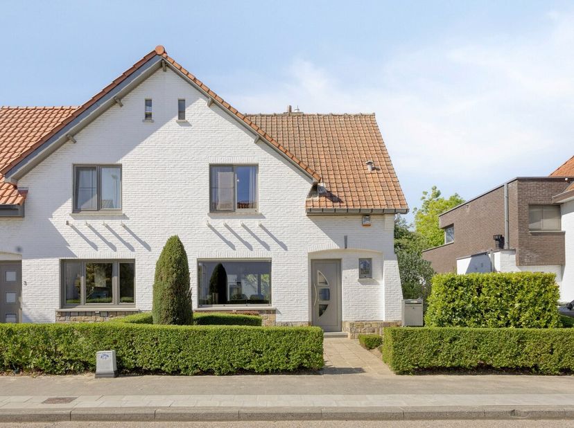 Deze te renoveren halfopen bebouwing is gelegen in Kessel-Lo en biedt veel uitbreidingsmogelijkheden. U kan tot 15m op het gelijkvloers en 12m tot op