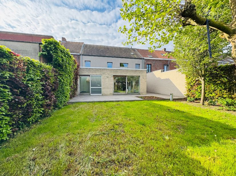 e="font-size: 12pt;"&amp;gt;Wervik - Ruime woning met 4 slaapkamers en garage.Vlakbij het centrum van Wervik bevindt zich deze ruime woning met grote raam