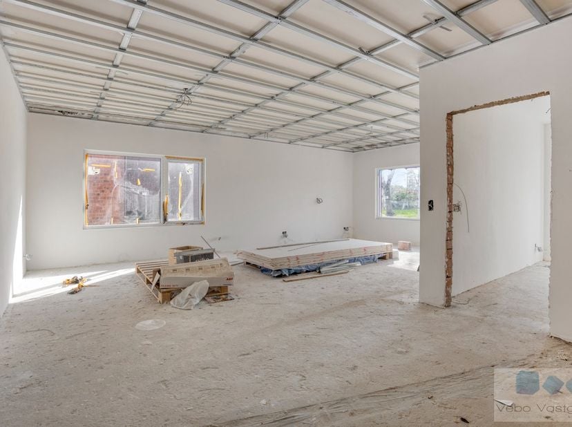 Op een uitstekende locatie te Itegem treffen we deze ruime gezinswoning met charmante tuin.<br />
<br />
Deze grotendeels gerenoveerde woning bevindt