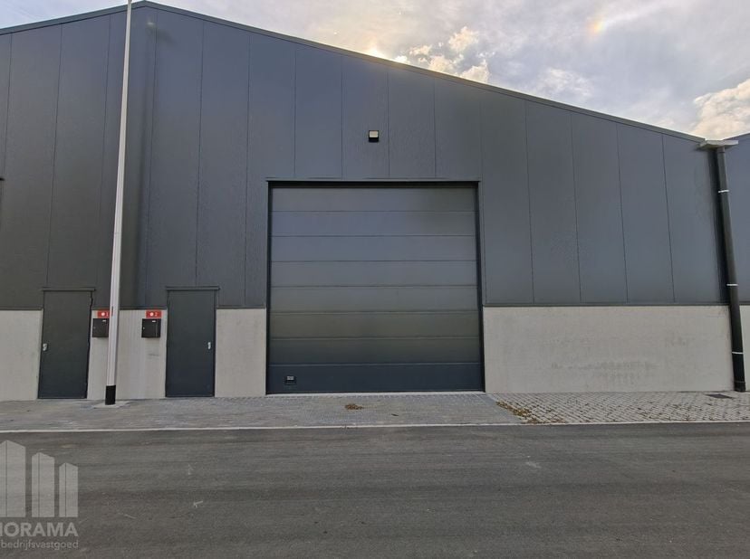 Nieuw gerenoveerde KMO-unit met een oppervlakte van 379 m², de unit maakt deel uit van de nieuwe KMO-ontwikkeling 'VLASCO 2' bestaande uit 8 KMO-units