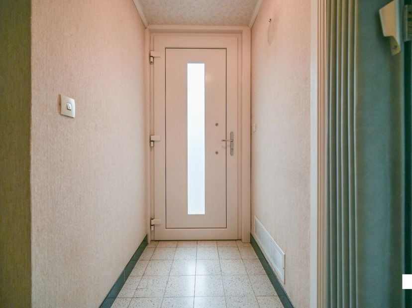 VERKOCHT! Compromis in opmaak!Ontdek deze te renoveren eengezinswoning met vier slaapkamers en inpandige garage, gelegen in een rustige en kindvriende