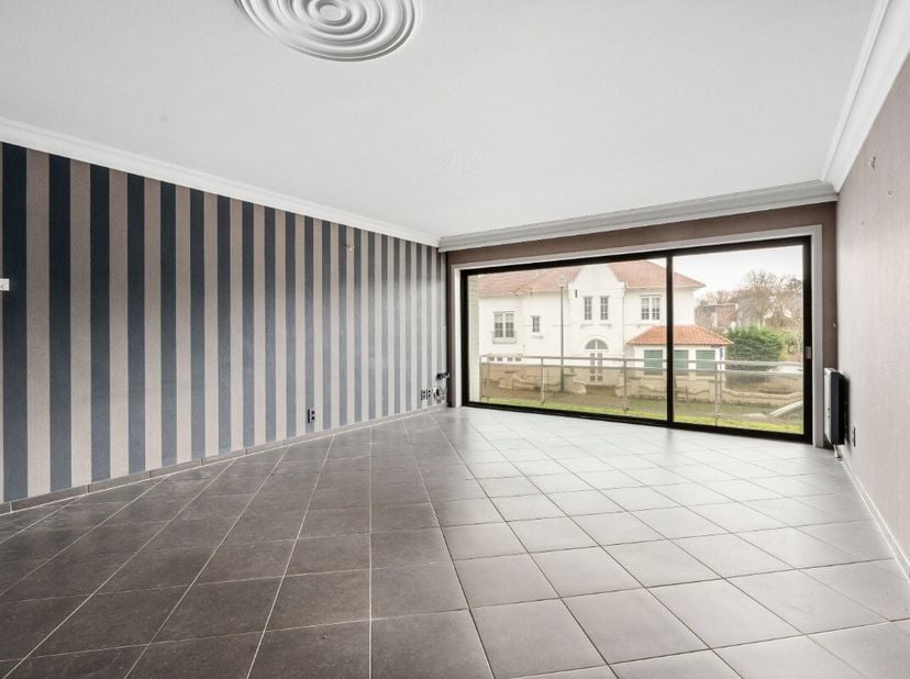 De Panne  Dumontwijk: Gerenoveerd en instapklaar gelijkvloers 2-slaapkamerappartement met zonneterras! In de charmante en historische Dumontwijk van D