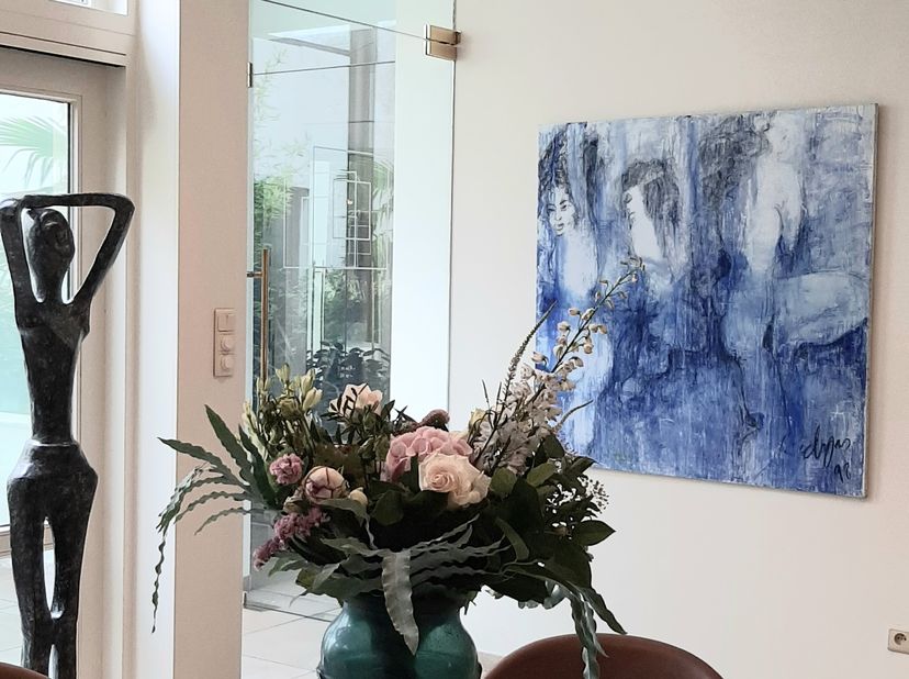 In hartje Wervik staat dit riant en karaktervol herenhuis te koop : een woning die tijdloze charme combineert met hedendaagse elegantie.<br />
<br />
