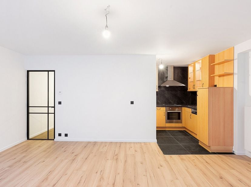 Mooi vernieuwd appartement met 1 slaapkamer en dit op een toplocatie te Heist-aan-Zee.<br />
Het appartement bevindt zich tussen de Zeedijk, de mooi v