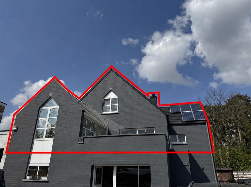 Zeer ruim duplexappartement (259 m²) met 4 slaapkamers – mogelijkheid tot kangoeroewoning<br />
<br />
Dit uitzonderlijk ruime duplexappartement van