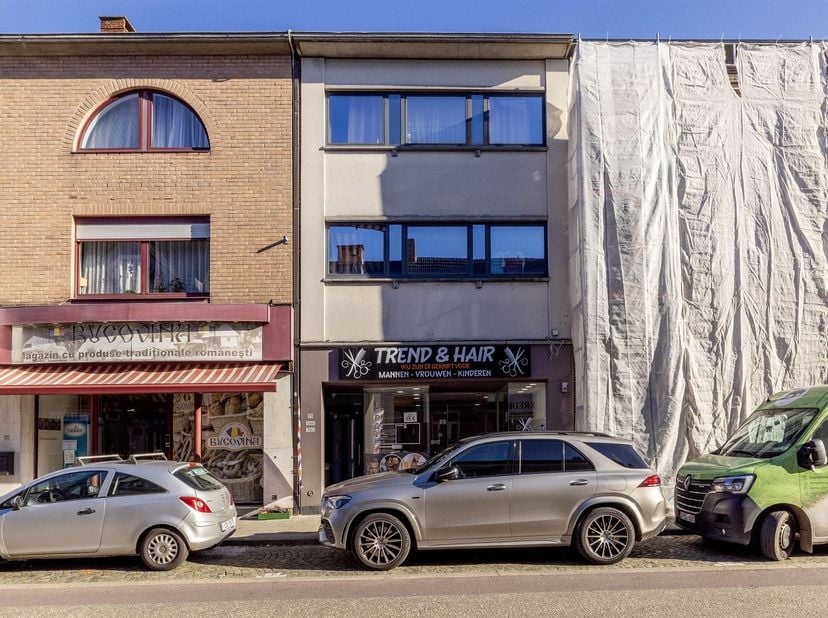 Immeuble commercial à un emplacement de choix dans le centre de Geel<br />
<br />
Situation : Excellente situation dans le centre de Geel, avec tout