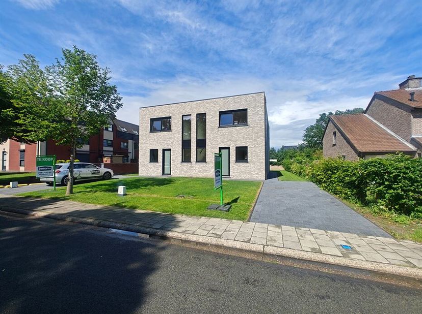 Instapklare nieuwbouwwoningen in een rustige, kindvriendelijke buurt van Maasmechelen<br />
Bent u op zoek naar een moderne, energiezuinige woning op