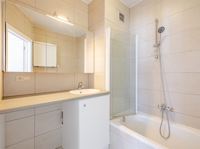 Topappartement in residentiële buurt, met een groot terras!<br />
Dit appartement is gelegen in een rustige wijk in Destelbergen, vlot bereikbaar, zow
