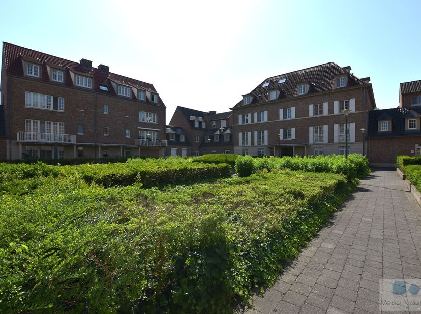 Schitterend 1 slaapkamer appartement met privatief terras te ‘Residentie Kruyneiken’ op toplocatie vlakbij centrum Herentals. Dit recent appartement i