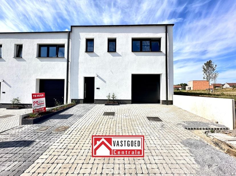 Rustig wonen in een moderne, energiezuinige nieuwbouwwoning in Heers? Deze prachtige woning combineert hedendaags wooncomfort met een duurzame en prak