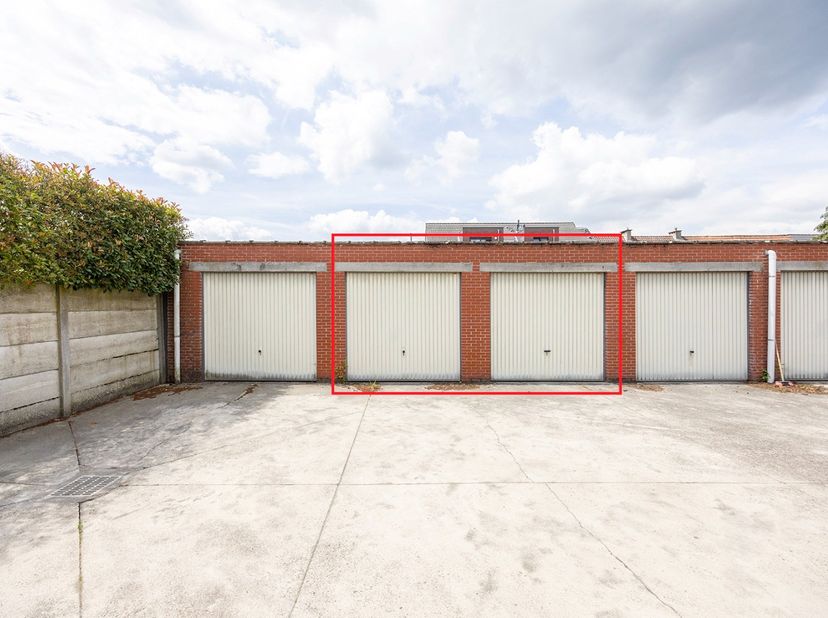 Bent u op zoek naar garageboxen in Brasschaat? Dan hebben wij deze twee garages voor u.<br />
De garages bevinden zich in een rustige wijk, De Aard ac