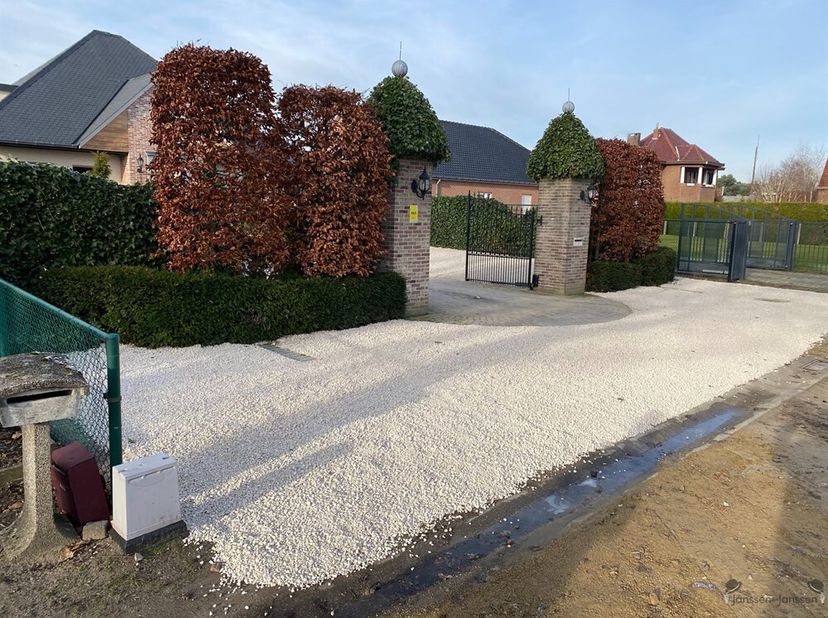 Op een rustige plek langs de Luikersteenweg in Lommel, op wandelafstand van de bekende Lommelse <br />
Sahara en het uitgestrekte groen van de Kempen,