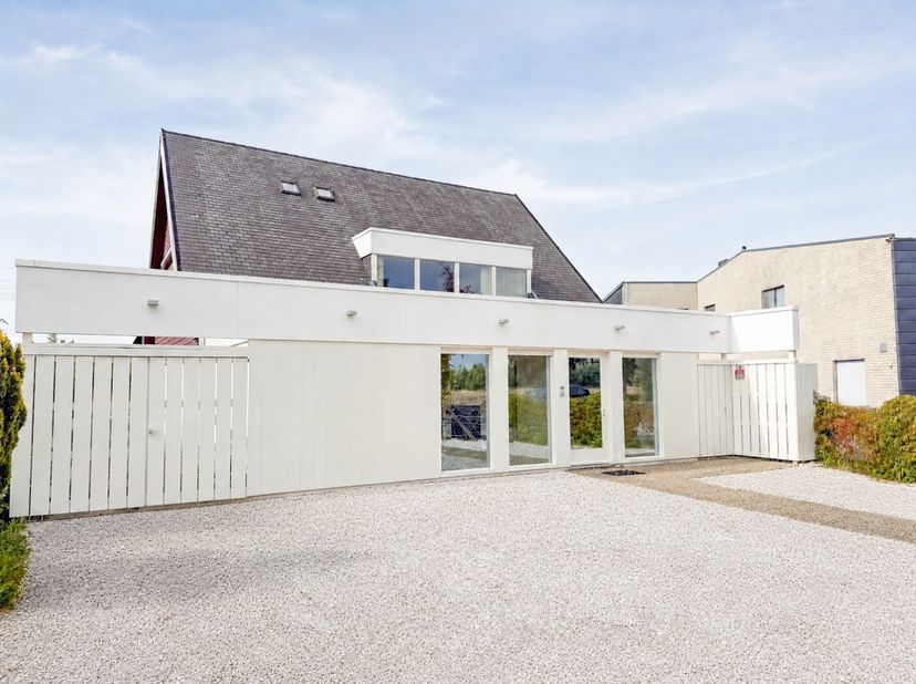 BUITENKANS: perfecte kangoeroewoning of combinatie wonen en werken.<br />
Deze multifunctionele woning is gelegen op fietsafstand van het centrum van