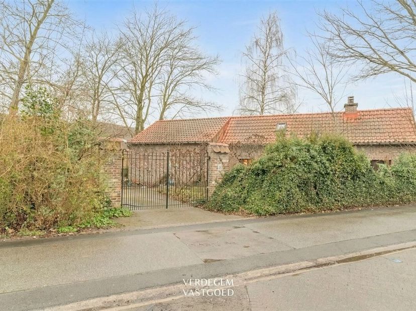 Situation<br />
Molenhoek est un quartier résidentiel authentique et tranquille, nommé d'après le moulin à blé disparu du 15e siècle.<br />
Belzele bé