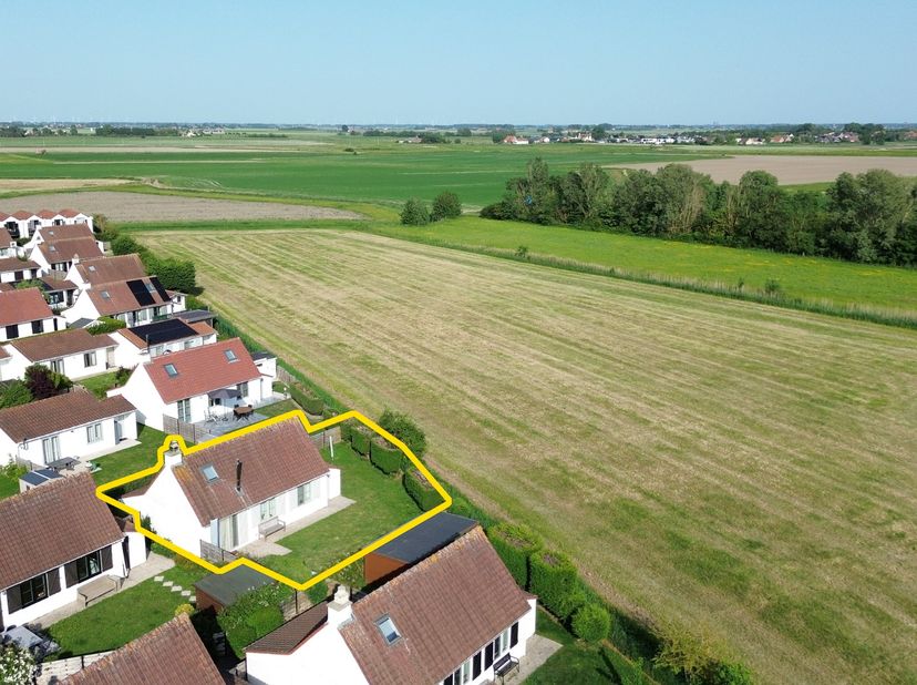 Op zoek naar een charmante tweede verblijfplaats of een rustige uitvalsbasis aan de kust? Dit gezellige vissershuisje, gelegen in Zeepolder 3, geniet