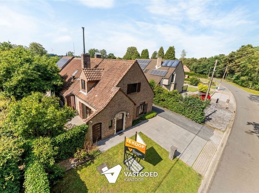 RUIME GEZINSWONING IN ZEER GEGEERDE WIJK IN VIVERSEL MET PRACHTIG AANGELEGDE TUIN EN WERKHUIS. <br />
<br />
Welkom bij deze indrukwekkende woning g