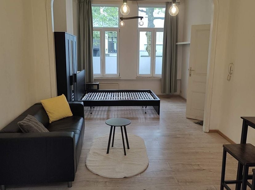 Volledig gemeubileerd appartement in Antwerpen<br />
<br />
Een stijlvol en instapklaar appartement aan de Verbondstraat. Dit moderne en comfortabele