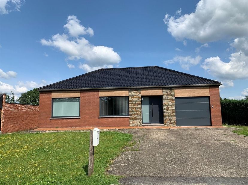 Huis te koop in Steenweg Op Leopoldsburg 98,
                    2490 Balen
