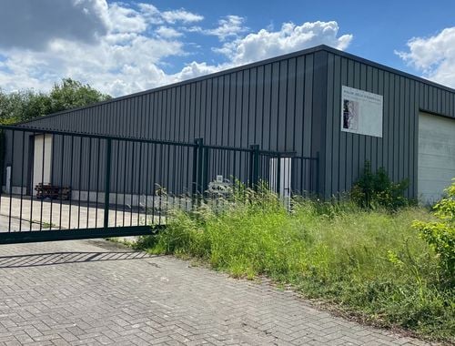                                         Magazijn zonder bureel te huur in Lanaken, € 2.500
