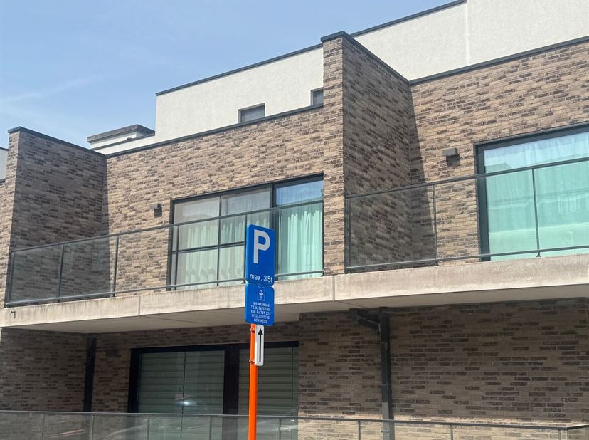Appartement spacieux avec grande terrasse dans un endroit calme et verdoyant à Malines<br />
A Goudleerstraat 6 bus 101 à Malines, vous trouverez cet