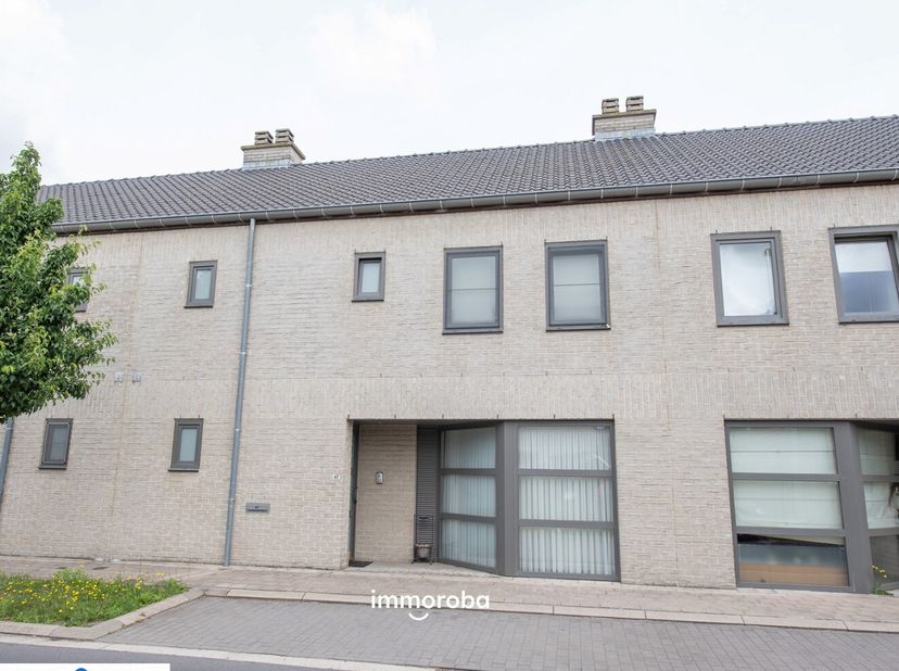 Deze woning in Zulte is verrassend ruim en ideaal voor wie op zoek is naar een gezinswoning met alle comfort.<br />
De woning heeft volgende indeling: