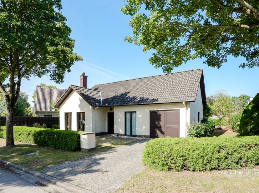 U kan zich inschrijven voor de bezoekmomenten via de website makelaarshuys.be -> te koop<br />
<br />
Deze bungalow met een bewoonbare oppervlakte van