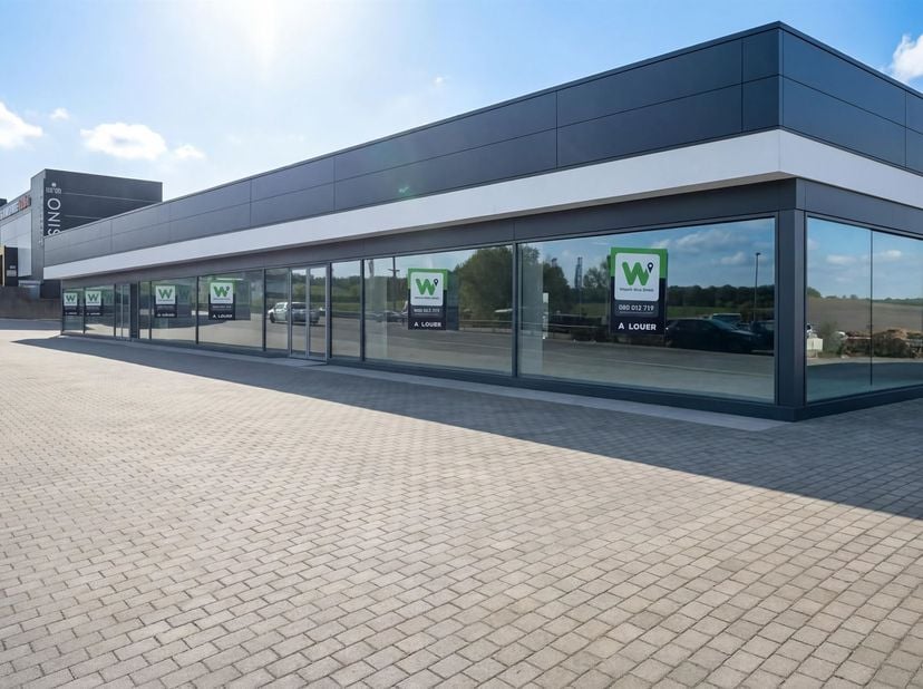 W Immobilière vous propose à la location une surface commerciale de 1000 m² idéalement située sur laxe très prisé MessancyArlon, à deux pas de la bret